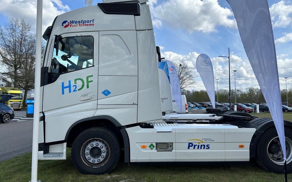 Hydrogen truck