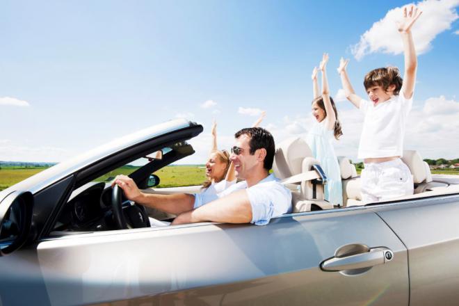 Family in car - Prins LPG